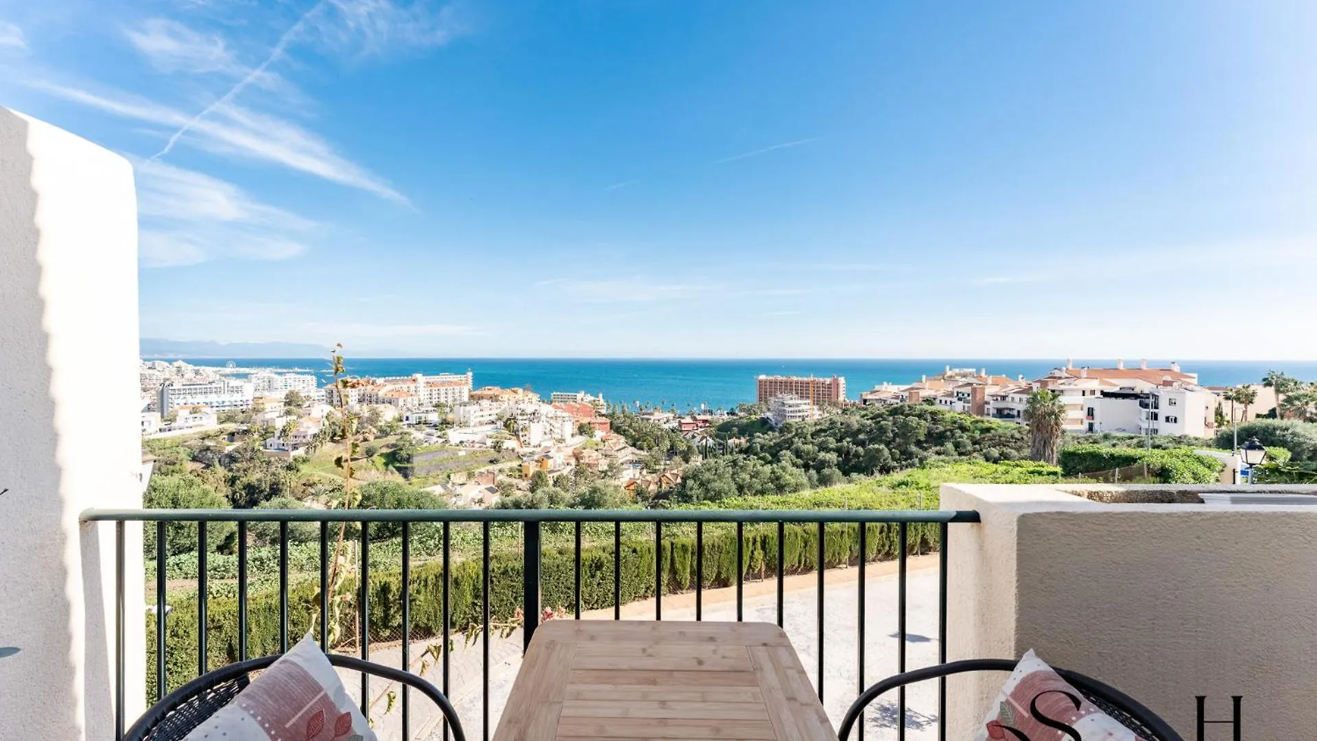 3-Bed Seaview Escape, Pool, Garage, 4 Terraces Villa Benalmadena Holiday home