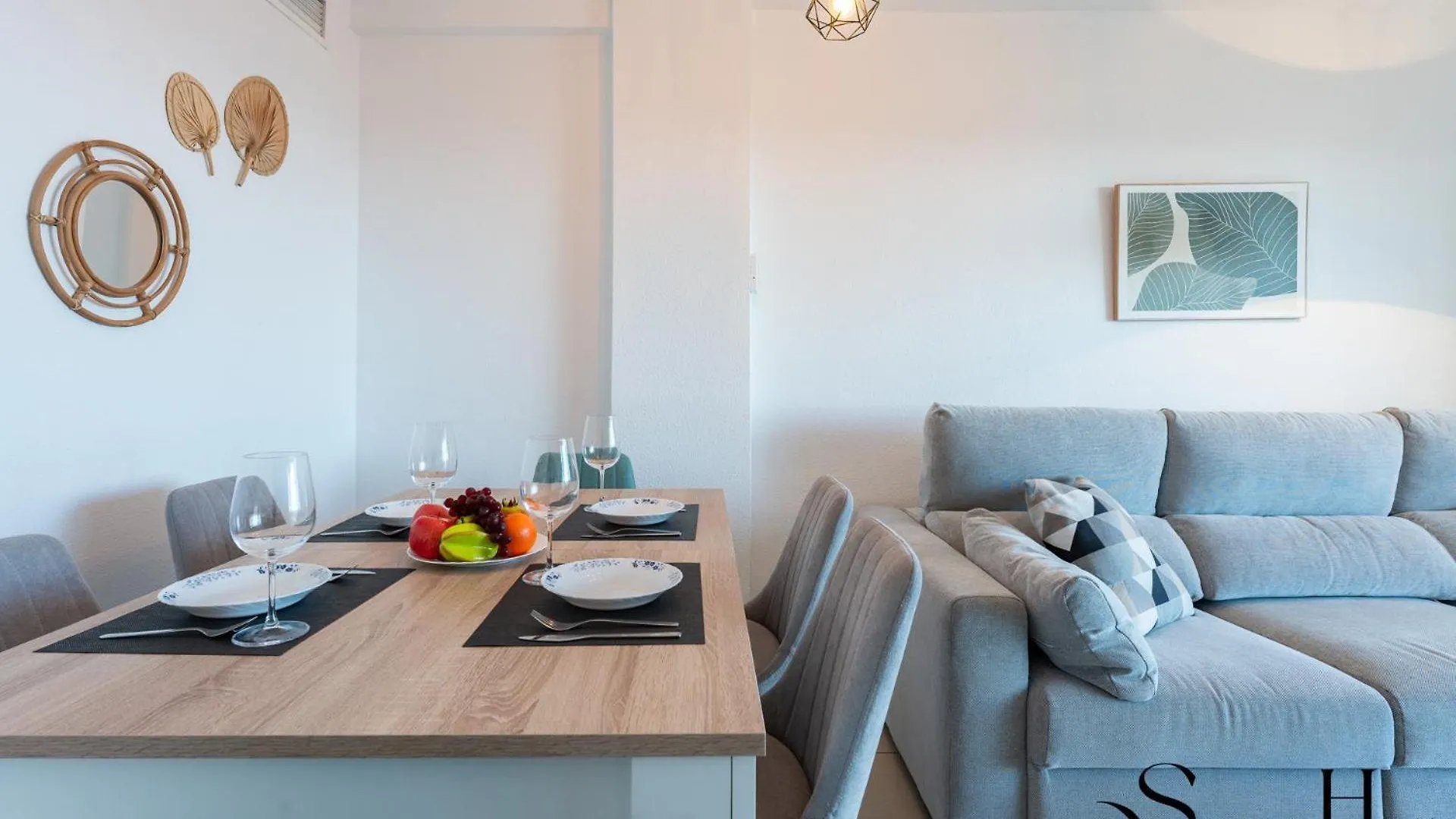 הוילה בנאלמדנה 3-Bed Seaview Escape, Pool, Garage, 4 Terraces ספרד