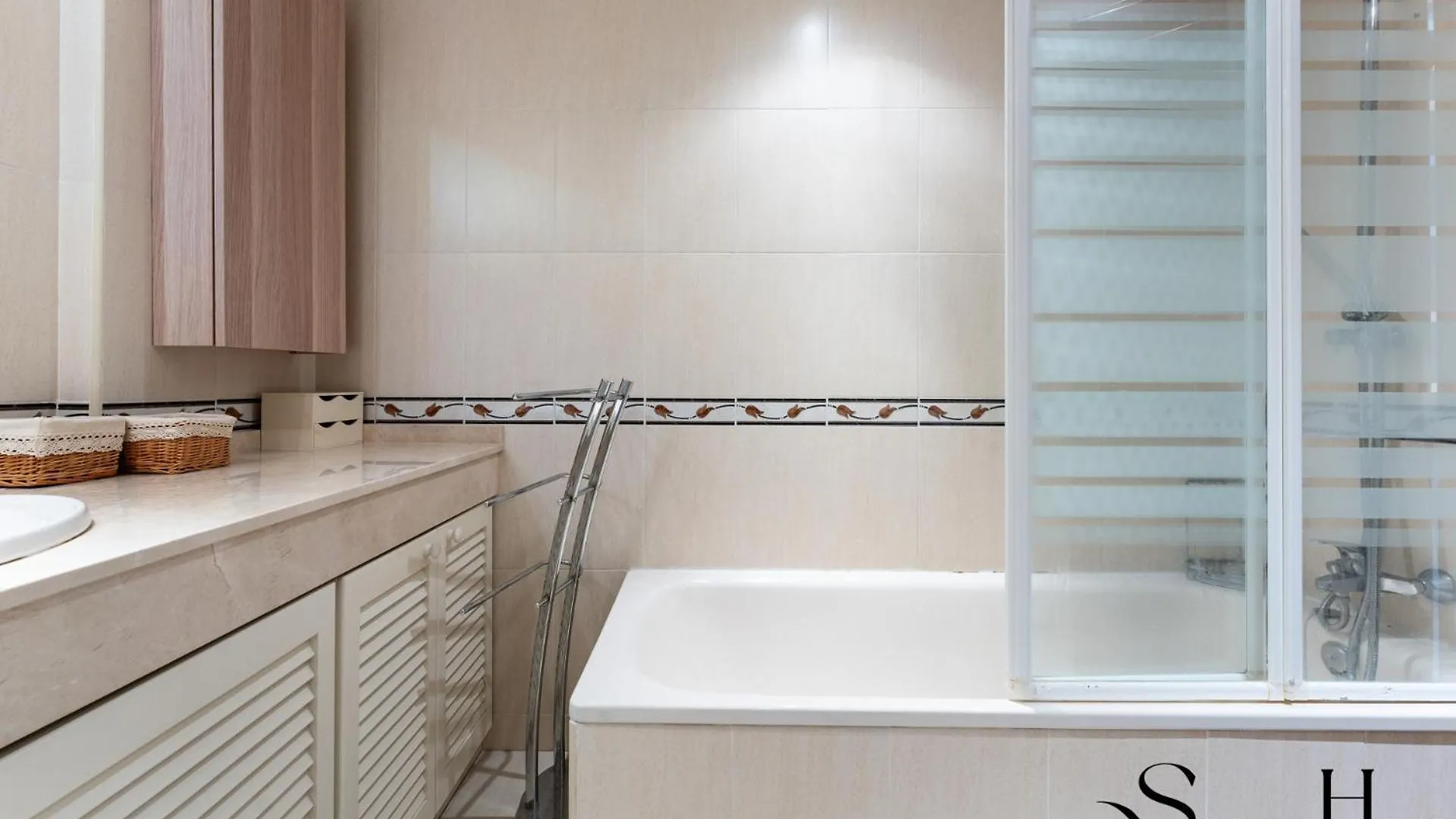 הוילה בנאלמדנה 3-Bed Seaview Escape, Pool, Garage, 4 Terraces בית נופש