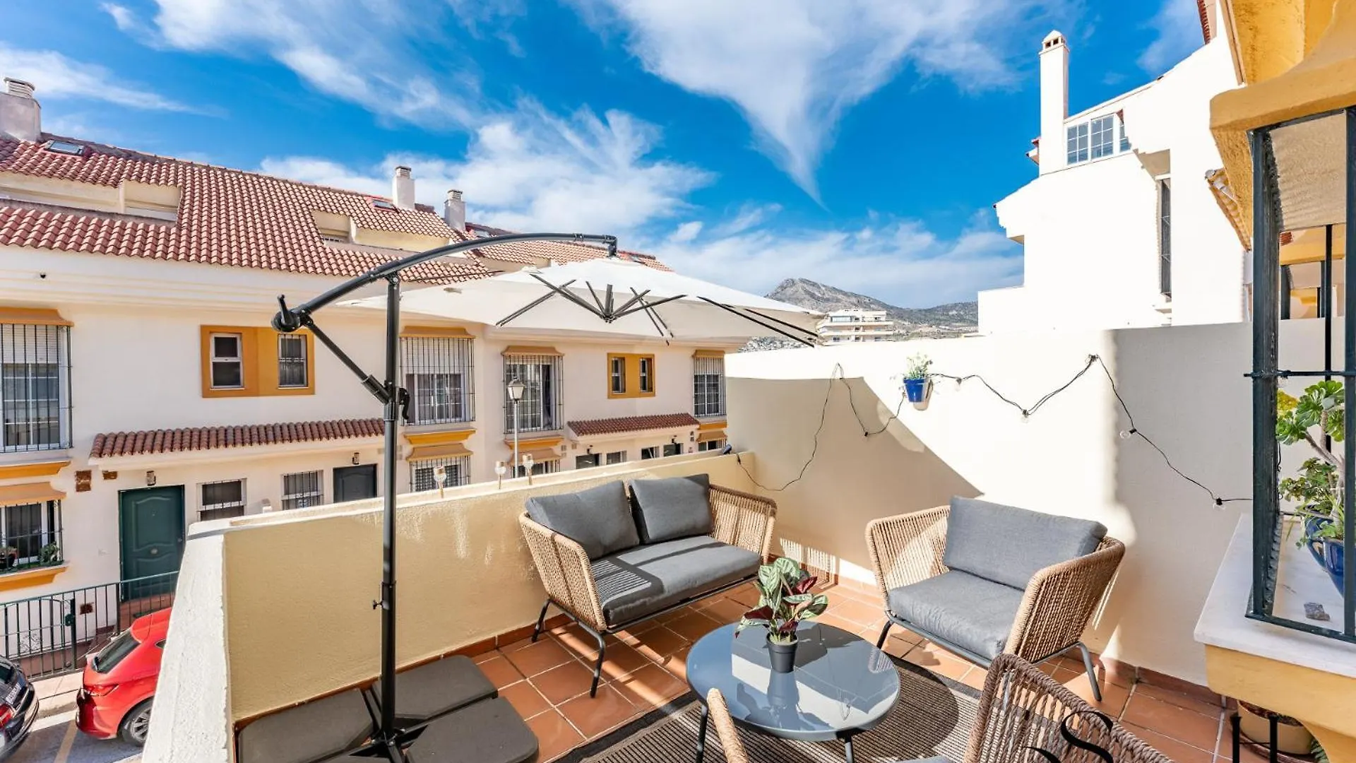 הוילה בנאלמדנה 3-Bed Seaview Escape, Pool, Garage, 4 Terraces